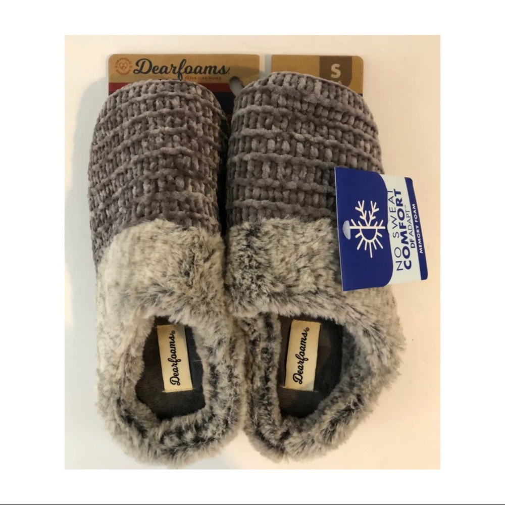 NEW Gray Fuzzy Dearfoam Memory Foam Slippers Indoor Outdoor Size Small